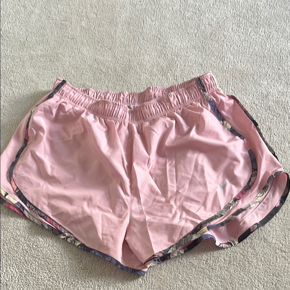 Nike Women's Light Pink Floral Trim Athletic Shorts Size Large Drawstring